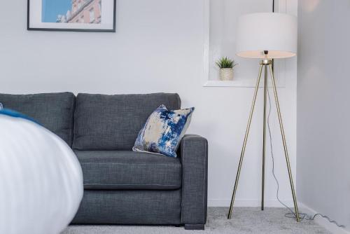 Beautiful 2 Bed Apartment - Super Central - Recently Renovated - Sleeps 8