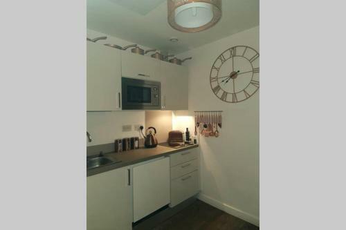 Beautiful Central City Centre Studio Apartment