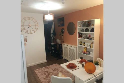 Beautiful Central City Centre Studio Apartment