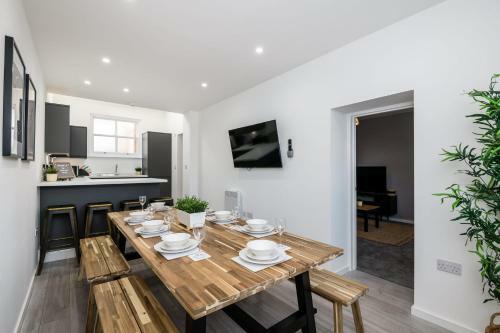 The Carriage House - Luxury Large Group Accommodation