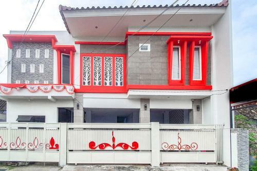 Hotel Reddoorz Near Stadion Wilis Madiun