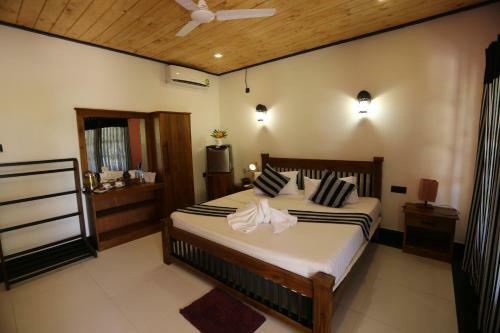 Eco Hotel Black & White - Anuradhapura