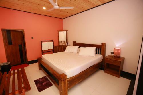 Eco Hotel Black & White - Anuradhapura