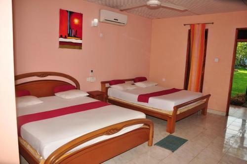 Eco Hotel Black & White - Anuradhapura