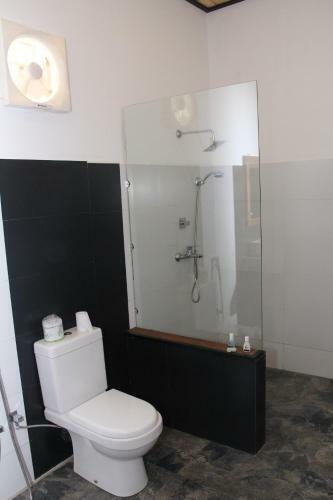Eco Hotel Black & White - Anuradhapura