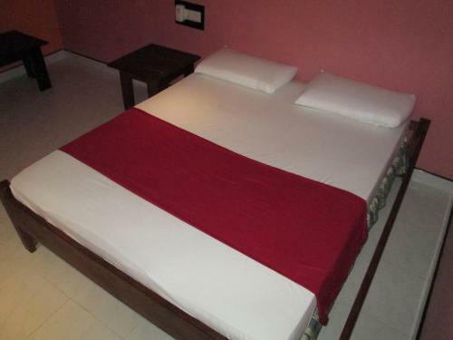 Eco Hotel Black & White - Anuradhapura