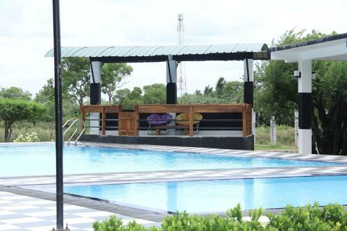 Eco Hotel Black & White - Anuradhapura