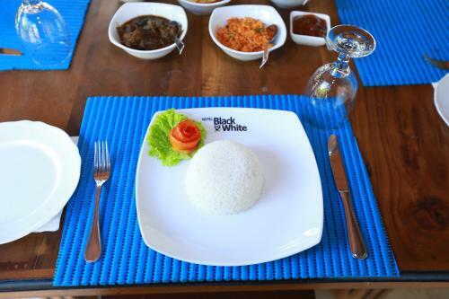 Eco Hotel Black & White - Anuradhapura