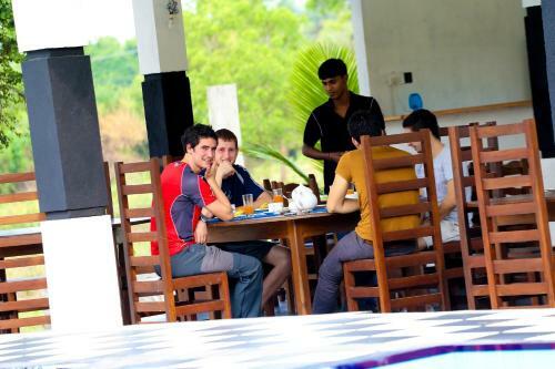 Eco Hotel Black & White - Anuradhapura