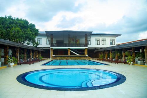 Full Moon Garden Hotel