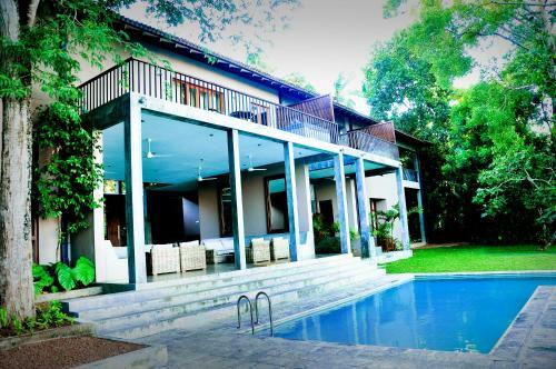 Hotel Roman Lake