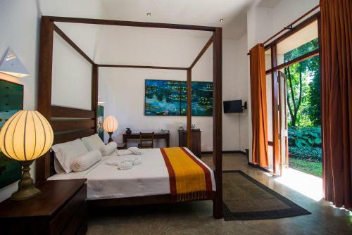 Hotel Roman Lake