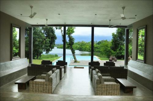 Hotel Roman Lake