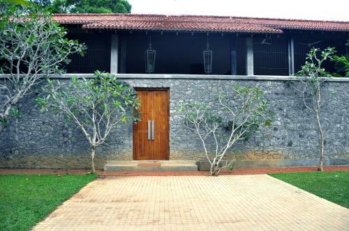 Hotel Roman Lake