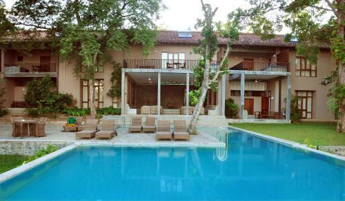 Hotel Roman Lake