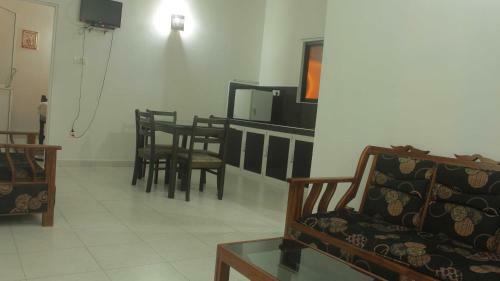 Hotel Tharusha Hoiday Inn