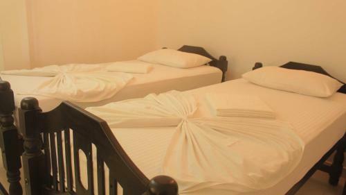 Hotel Tharusha Hoiday Inn