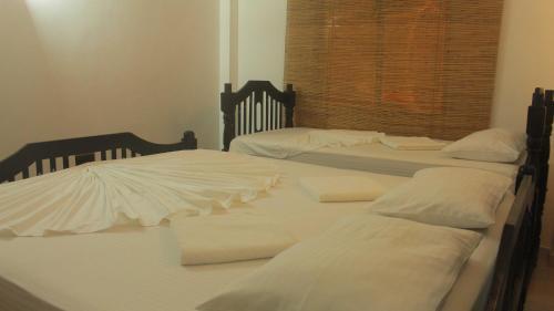 Hotel Tharusha Hoiday Inn