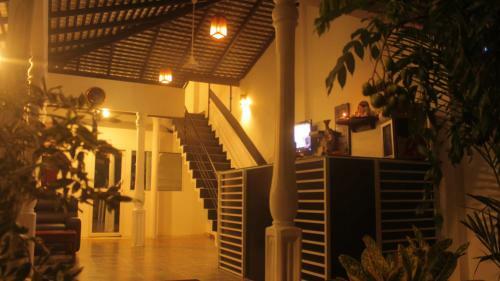 Hotel Tharusha Hoiday Inn