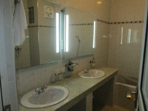 Bed & Breakfast Raja Beach Hotel