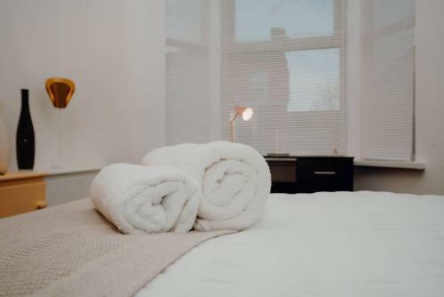 Entire 4 Bed House - Monthly Discount - By Centre