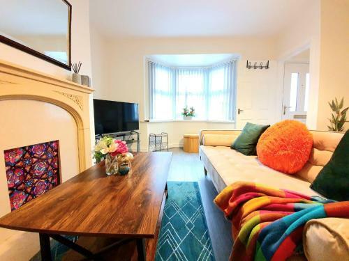 Bookeduk: Stylish House Near Lfc With Parking