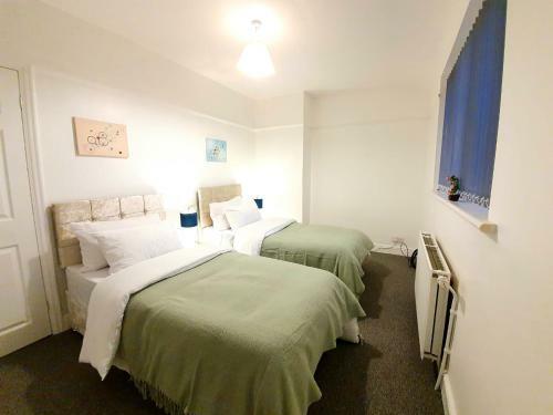 Bookeduk: Stylish House Near Lfc With Parking