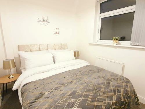 Bookeduk: Stylish House Near Lfc With Parking
