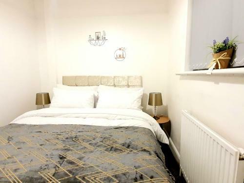 Bookeduk: Stylish House Near Lfc With Parking