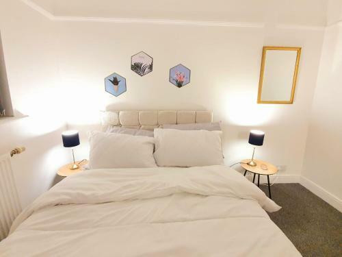 Bookeduk: Stylish House Near Lfc With Parking