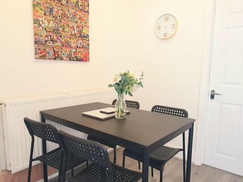 Bookeduk: Stylish House Near Lfc With Parking
