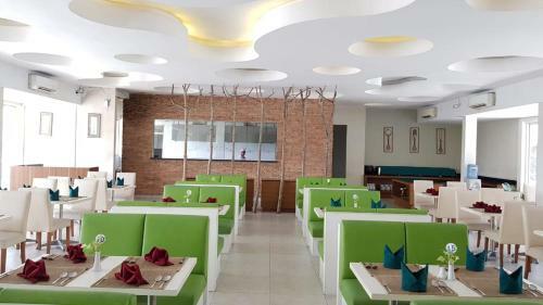 Hotel Front One Resort Magelang