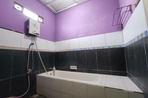 Spot On 91105 Hotel Salsabila
