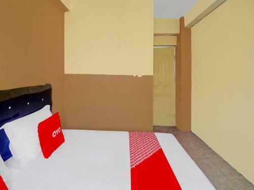 Vaccinated Staff - Oyo 90499 Hotel Fortune