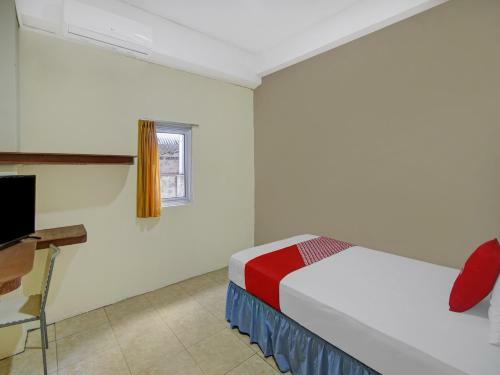 Vaccinated Staff - Oyo 90499 Hotel Fortune