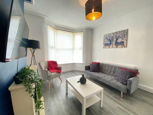 3 Bed Anfield House Close To Lfc
