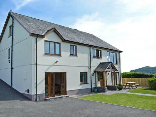 Maes Y Bryn Farmhouse