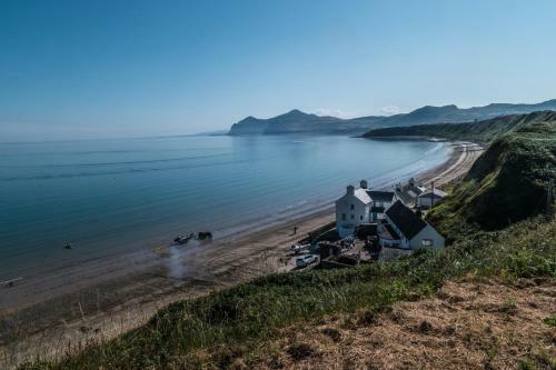 Arallt Holiday Cottage