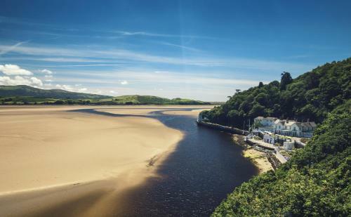 Arallt Holiday Cottage