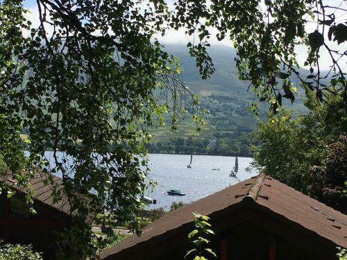 Cosy Modern Nordic Lodge W/ Loch View & Log Burner