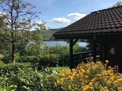 Cosy Modern Nordic Lodge W/ Loch View & Log Burner