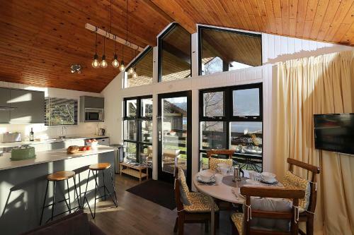Cosy Modern Nordic Lodge W/ Loch View & Log Burner