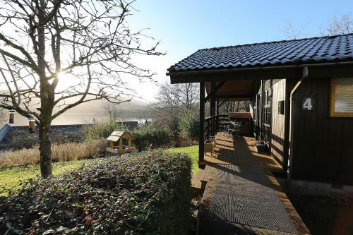 Cosy Modern Nordic Lodge W/ Loch View & Log Burner