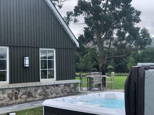 Dalveich Cottage W Hot Tub & Stunning Views