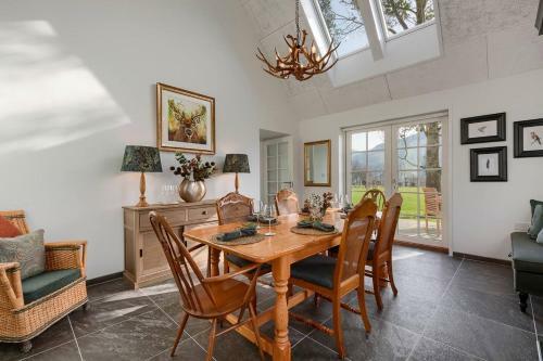 Dalveich Cottage W Hot Tub & Stunning Views