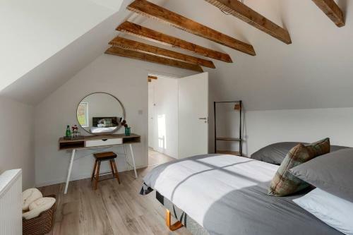 Dalveich Cottage W Hot Tub & Stunning Views