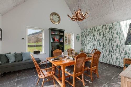 Dalveich Cottage W Hot Tub & Stunning Views