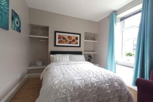 Argyle House, 10 Minute Walk From City Centre