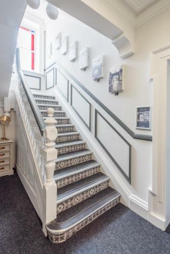 Diamond House Apartments