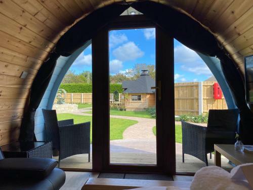 Benone Getaways- 'dunluce' Luxury Glamping Pod- With Hot Tub
